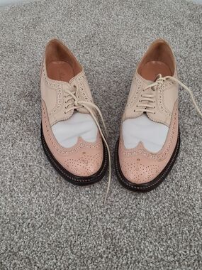 Robert Clergerie Two-Tone Leather Wingtip Flats in Cream & Blush